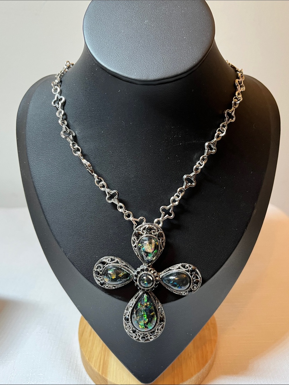 Gothic-style cross pendant necklace
antique silver-tone metal setting
Like new